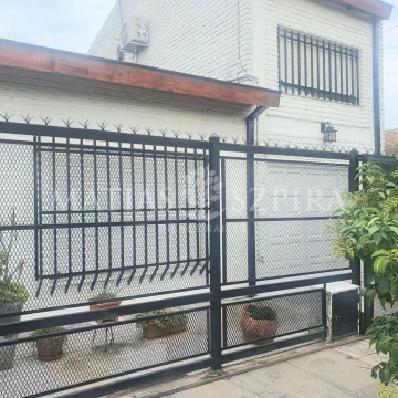CASA 4 AMBIENTES - DOS PLANTAS - GARAJE PARA DOS VEHICULOS