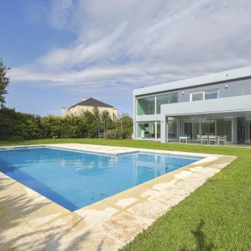 Venta Casa 6 Ambientes en Barrio Haras Santa Maria- Los Robl