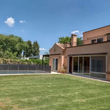 Venta - Casa de 6 dormitorios en Country Club San Carlos - Malvinas Argentinas