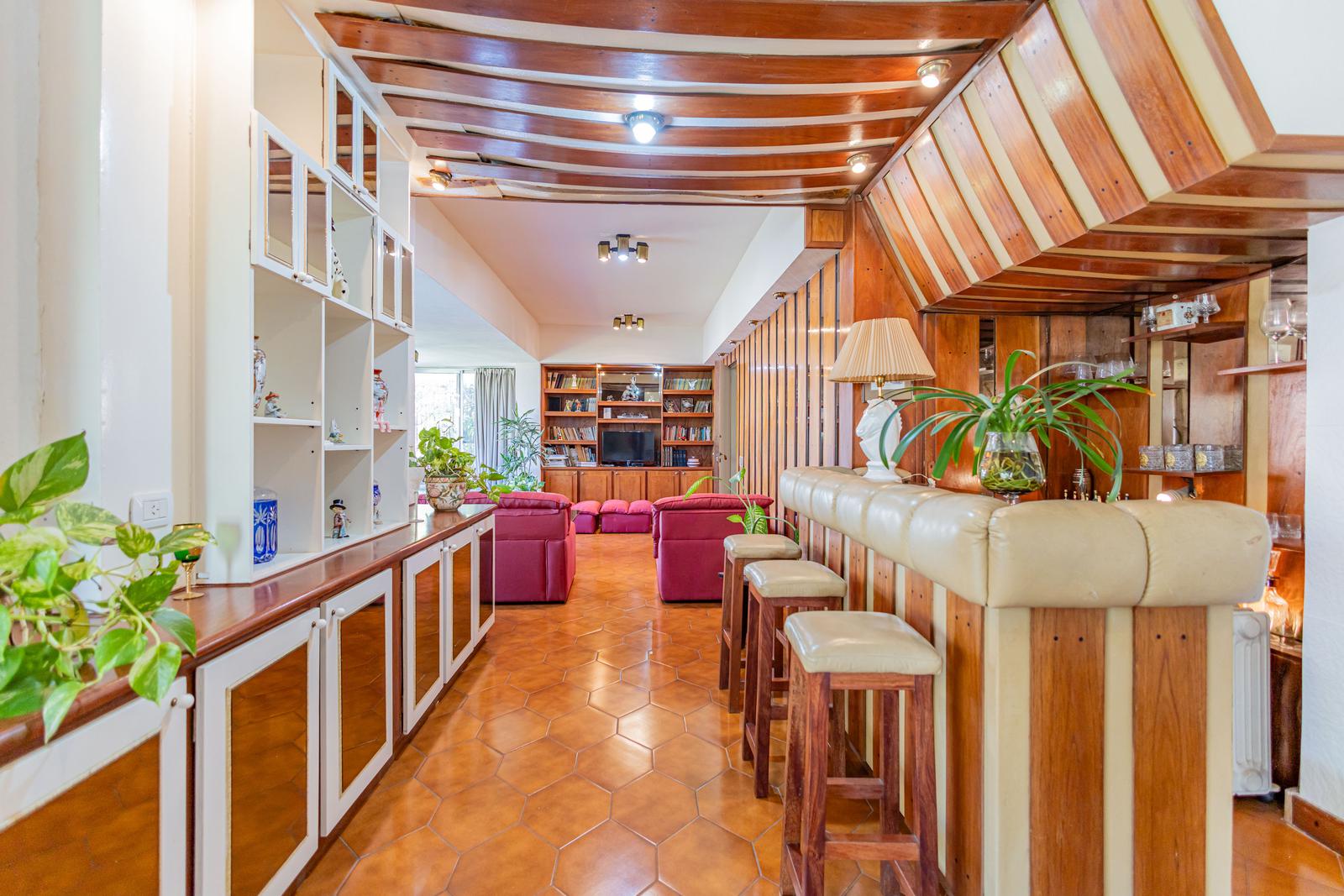Casa de 5 dormitorios en Banfield, foto 4