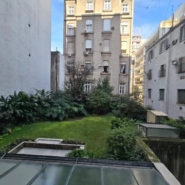 Departamento en  en Alquiler, con vista a jardin