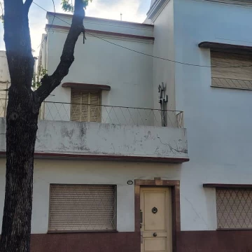 Casa en  Liniers ex municipal 5 ambientes oprtunidad!!!