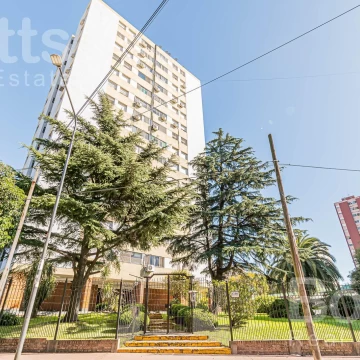 Departamento 3 amb. Con balcon y cochera