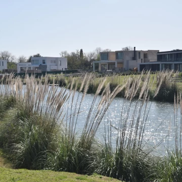 Terreno en Pilar sobre cancha de Polo  