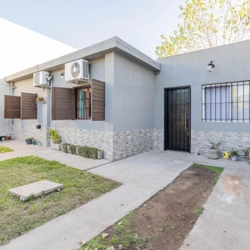 Venta de Casa 4 ambientes en Longchamps