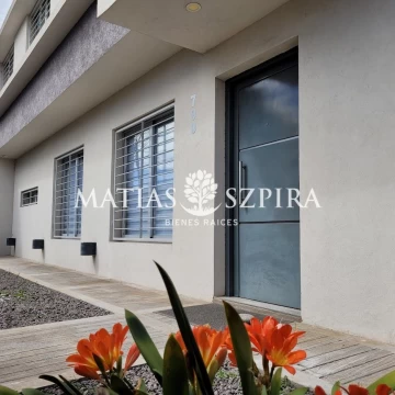Venta casa  minimalista 4 ambientes y piscina