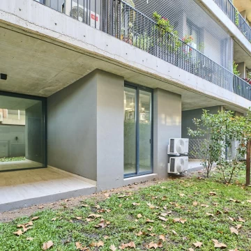 Venta departamento 2 amb en PB con jardín en Tigre Centro