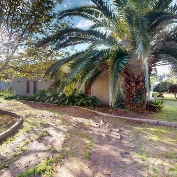 Casa, Parque, Quincho y Pileta en Venta