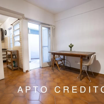 VENTA PH 2 DORMITORIOS Y PATIO EN LANUS OESTE DOS CUADRAS ESTACION