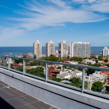 Alquiler de oficina a estrenar con 2 baños y varios ambientes próximo a WTC, Pocitos.