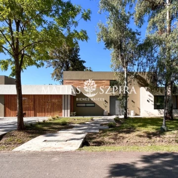 Casa en venta La Cesarina 4 ambientes