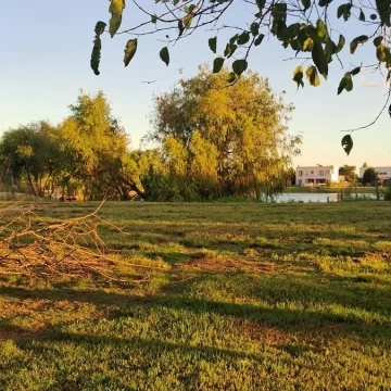 VENTA - LOTE AL AGUA - EL CANTON - PERMUTA