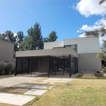 VENTA - CASA - SAN VICENTE - PRINCIPADO CIUDAD NAUTICA 4 AMBIENTES