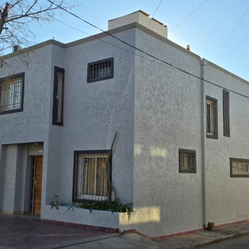ESPECTACULAR CASA EN VENTA SEXTA SECCION - CIUDAD MENDOZA - APTO CREDITO