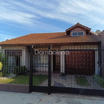 Casa con Departamento en Venta en Haedo, Morón