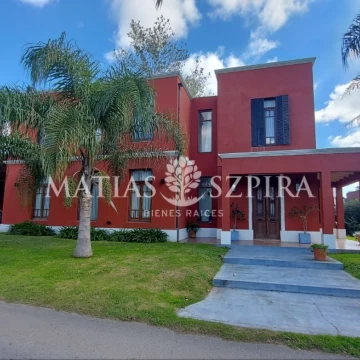 Casa de campo 4 ambientes en Altos del sol