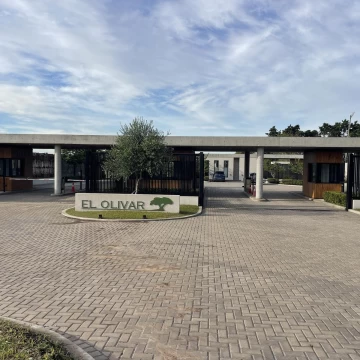 CASA EN VENTA – BARRIO “EL OLIVAR” - DEL VISO - PILAR