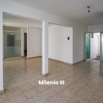 Renta de Oficina y/o Local Comercial en la avenida principal de Milenio III, Querétaro.