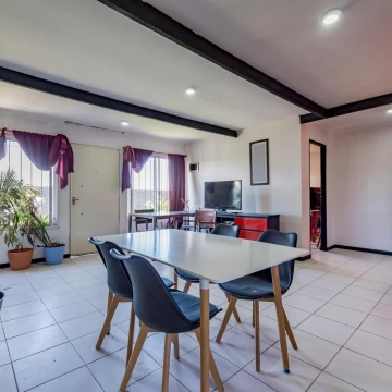 VENTA | PERMUTA - Casa 3 dormitorios, piscina y jardín - Acequias del Aire, Roldán. APTA CRÉDITO