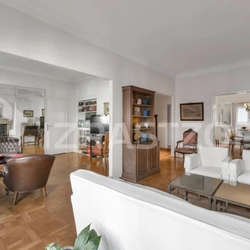 Departamento en  venta en Recoleta. Cinco ambientes, al frente 
