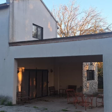 Casa de 4 Dormitorios - Gran Espacio Verde
