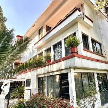 Imponente Casa en Lomas de Chapultepec, Oportunidad de Remodelar en la Mejor Zona