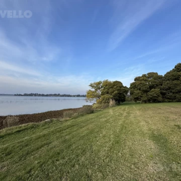 Terreno en venta Laguna de los Cisnes con costa sobre laguna del sauce