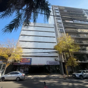 VENTA/ PERMUTA. COCHERA. Centro Rosario.