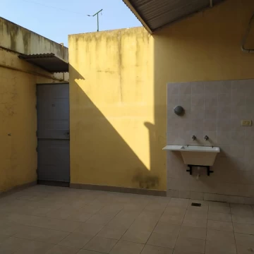 VENTA - Casa de pasillo de 3 dormitorios. Barrio Azcuénaga, Rosario