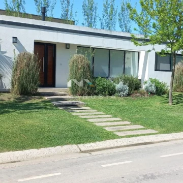 Casa  en Alquiler en Araucarias, Puertos, Escobar