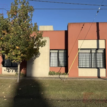 Casa en Venta en Lujan, B Lanusse, con garaje