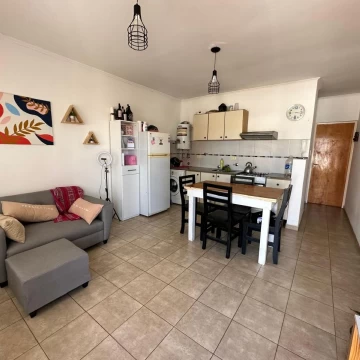 VENDE departamento ubicado en Garibaldi 425