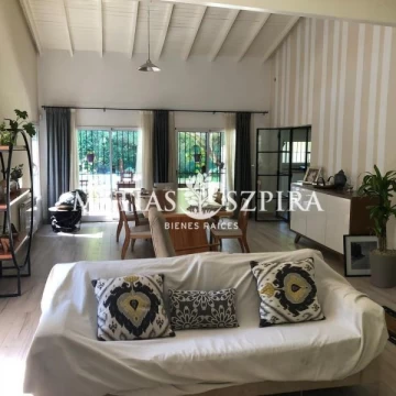 Casa en Parque Leloir excelente ubicaciòn !!