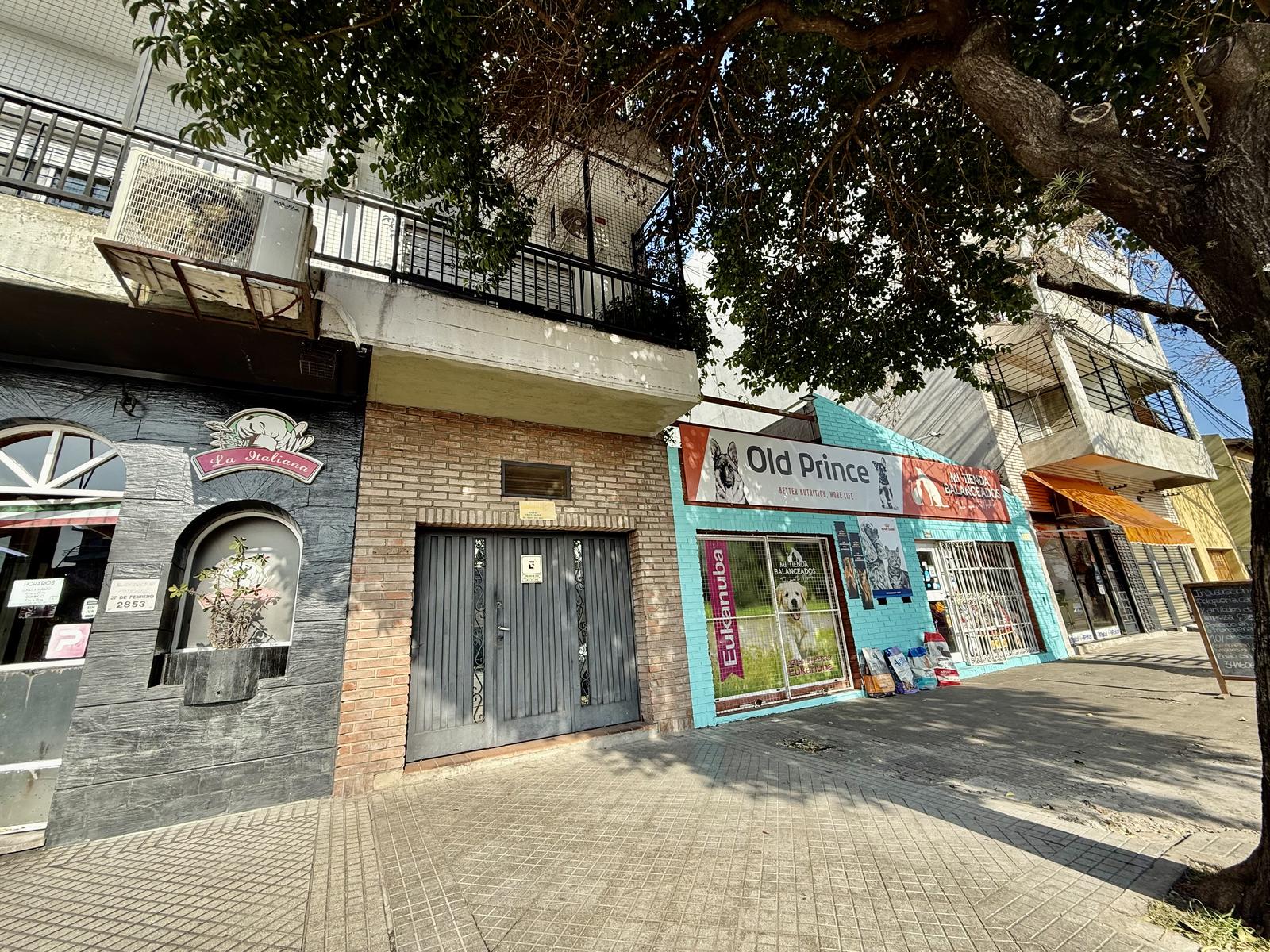 Casa en venta de dos dormitorios mas comodín y pileta Rosario Barrio Parque