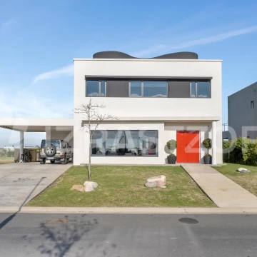Casa en venta a la laguna, Barrio Costas, Puertos. 3 dormitorios
