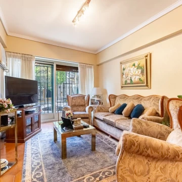 VENDIDA PH tipo tríplex en Flores Norte – 4 ambientes + escritorio + dependencia – Cochera doble – Apto crédito