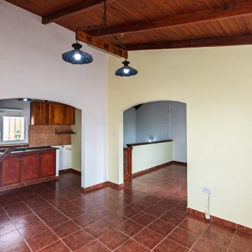 VENTA | PERMUTA - Departamento Pasillo de 2 Dormitorios con Terraza - Refinería, Rosario.