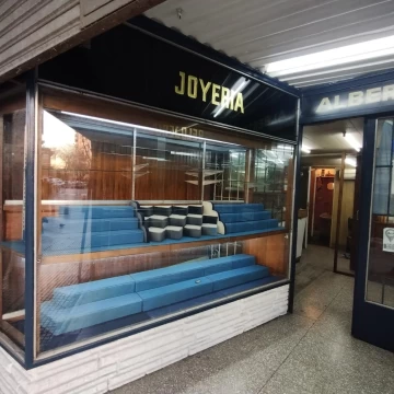 Local en el centro de Nueva Pompeya