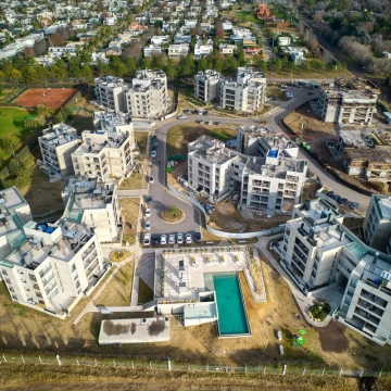 Venta Departamento 2 dormitorios con cochera en  Barrio Cerrado 8 Sauces Funes Amenities