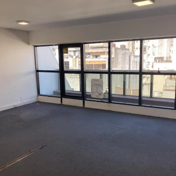ALQUILER – OFICINA EN QUINTO PISO – TUCUMÁN 373