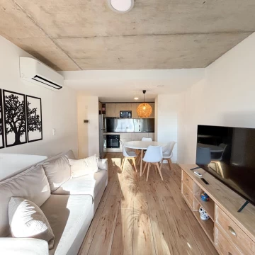 Alquiler Temporada Apartamento 2 Dormitorios Playa Mansa, con Amenities