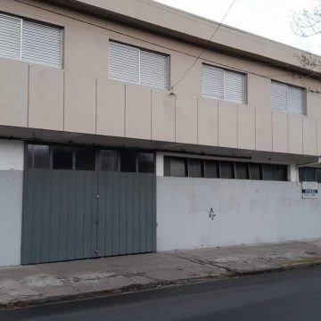 Depósito en  Quilmes entre Av Calchaqui y Av Mosconi