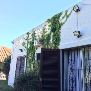Alquiler anual y temporal de casa en Punta del Este, Playa Mansa