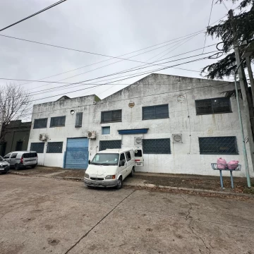 Deposito con salida a dos calles - 1423 m2 - Turdera.