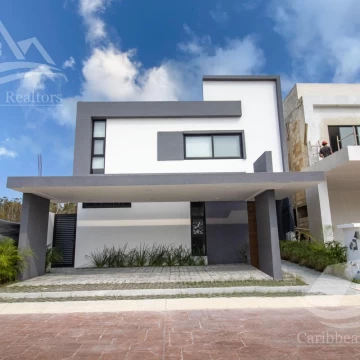 Casa en Venta en Via Cumbres Cancun