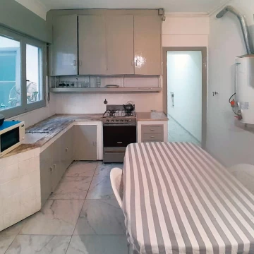 VENTA/PERMUTA - PH - 1 piso por escalera - 2 patios y balcón - Frente - Centro, Rosario