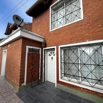 VENDE/PERMUTA bello dúplex ubicado en Almafuerte 309