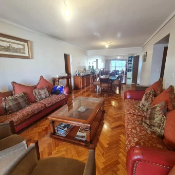 VENTA - 5 AMBIENTE AL FRENTE C/BALCÓN - COCHERA - SEGURIDAD - RECOLETA