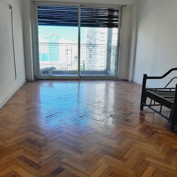 Venta - 3 ambientes con balcón - Luminoso - Almagro