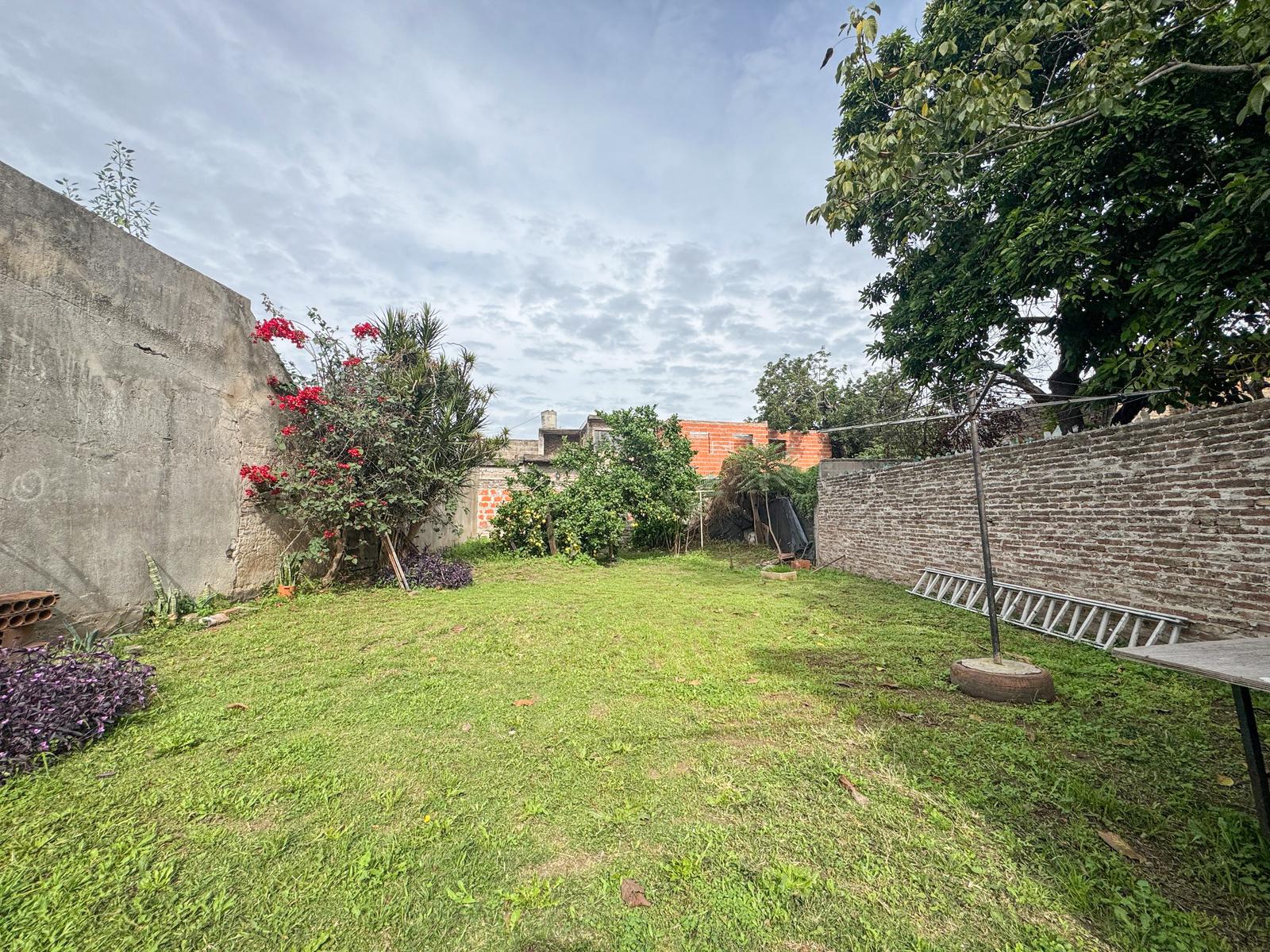 Casa en venta de 2 dormitorios con jardín - Rosario, Bella Vista